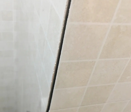 深圳瓷砖空鼓维修公司分享阳台瓷砖脱落的修复过程可以分为以下几个步骤